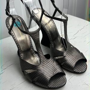 BCBGMaxAzria WEDGE SHOE Size 7.5